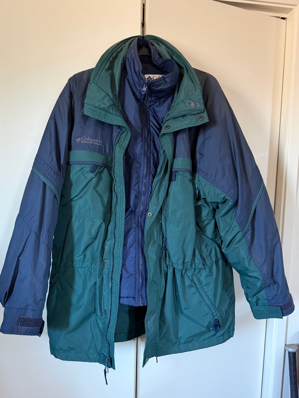 Columbia Gizzmo Men's Two-Tone Green/Blue Jacket with inner jacket liner.